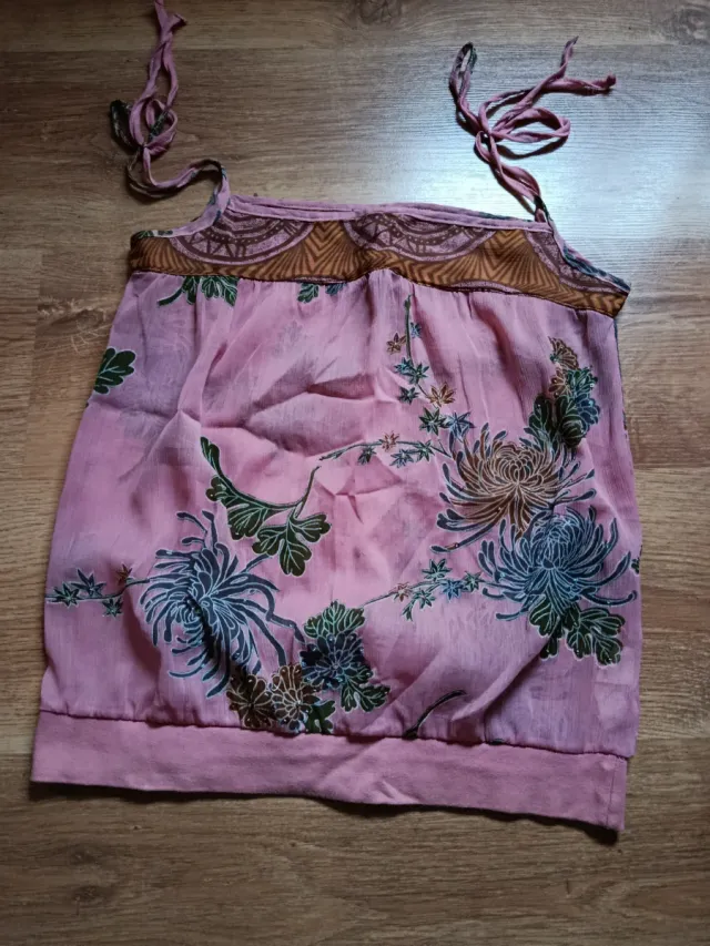 Blusa con bajo de punto ajustado