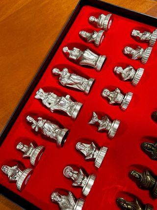 Piezas de ajedrez metálicas