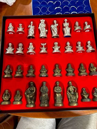 Piezas de ajedrez metálicas