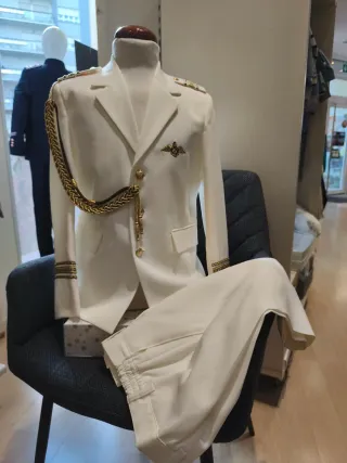 Traje Almirante de Comunión con detalles en Dorado
