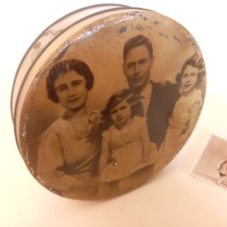 Caixa Biscoitos Família Real 1930 + Postal