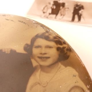 Caixa Biscoitos Família Real 1930 + Postal