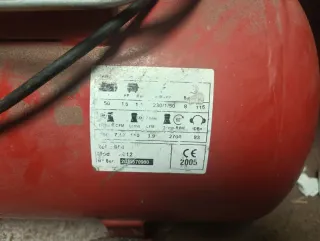 Compresor de aire rojo