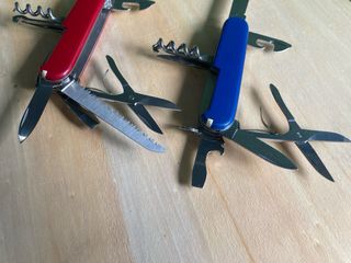 2 Canivetes Victorinox Huntsman e Climbers