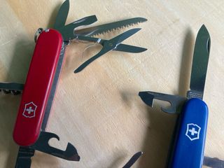 2 Canivetes Victorinox Huntsman e Climbers