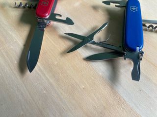 2 Canivetes Victorinox Huntsman e Climbers