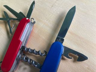 2 Canivetes Victorinox Huntsman e Climbers