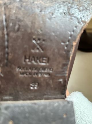 Botines de cuero con diseño étnico