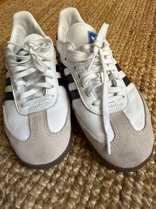 Zapatillas Adidas Samba Beige y Blancas