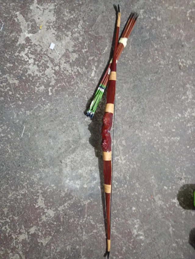 Arco y flechas artesanales