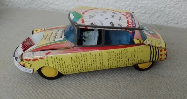 Auto d'epoca in lamiera da collezione