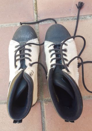 Botas de invierno blancas y negras