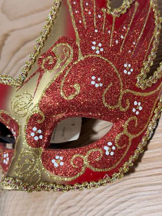 Máscara Veneciana Roja-Dorada comprada en Venecia