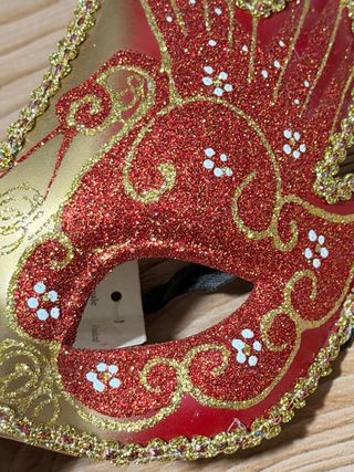 Máscara Veneciana Roja-Dorada comprada en Venecia
