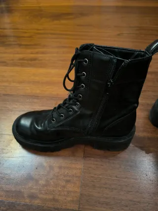 Botas Mango negras con cordones