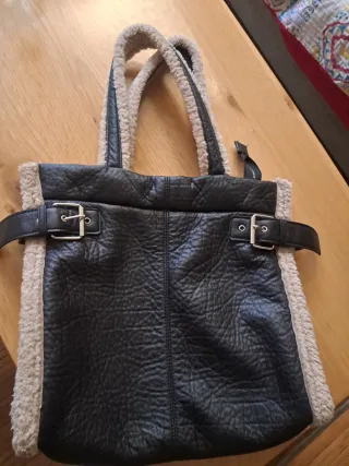 Bolso negro piel sintética y borreguito.Nuevo