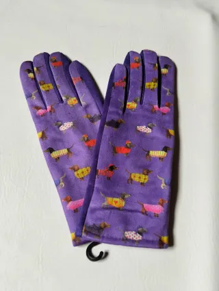 Guantes morados con estampado de perros salchicha