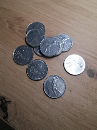 Lote 9 Monedas 50 Liras Italia años 75,77,78,79