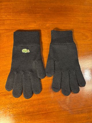 Guantes. Lacoste