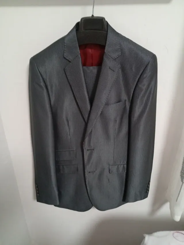 Traje de vestir gris hombre chaqueta y pantalón