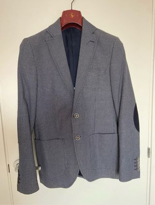 Americana azul con microestampado