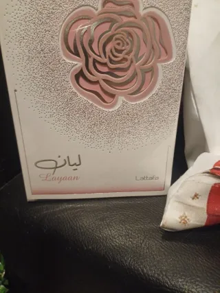 Colonia Lattafa Layyaan Rosa y Plateada