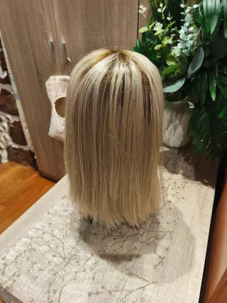 Peluca sintética rubia degradada