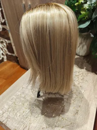 Peluca sintética rubia degradada