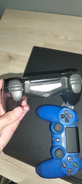 Consola PS4 Pro + 2 Mandos