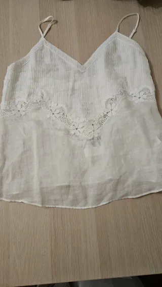 Blusa Zara blanca encaje tirantes.
