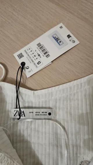 Blusa Zara blanca encaje tirantes.