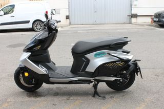 ZEEHO AE8+ 2 Baterías 2025