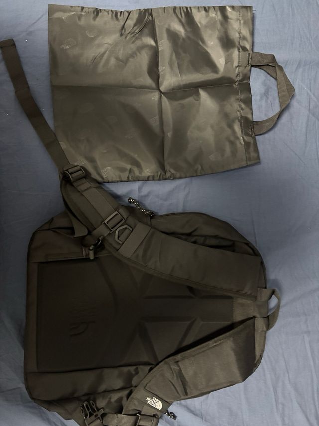 Mochila The North Face Negra + Bolsa de regalo