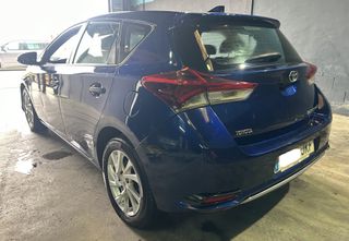 Toyota Auris 2016 INUNDADO