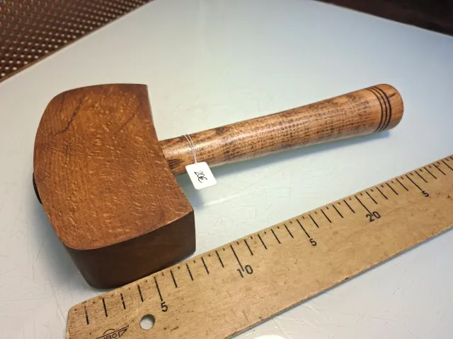 Maza de talla de madera