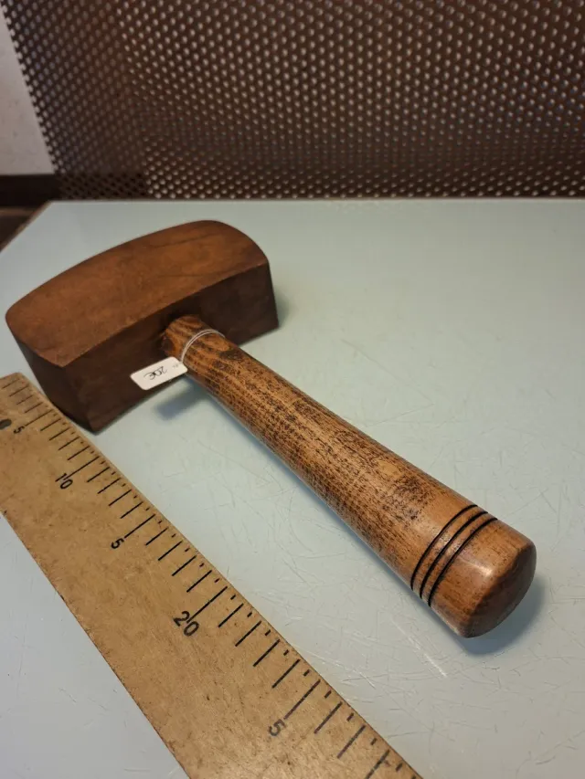 Maza de talla de madera