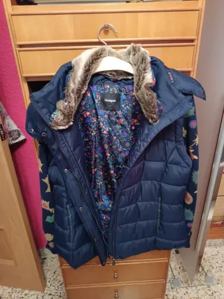 Chaleco azul marino de mujer de la marca Desigual