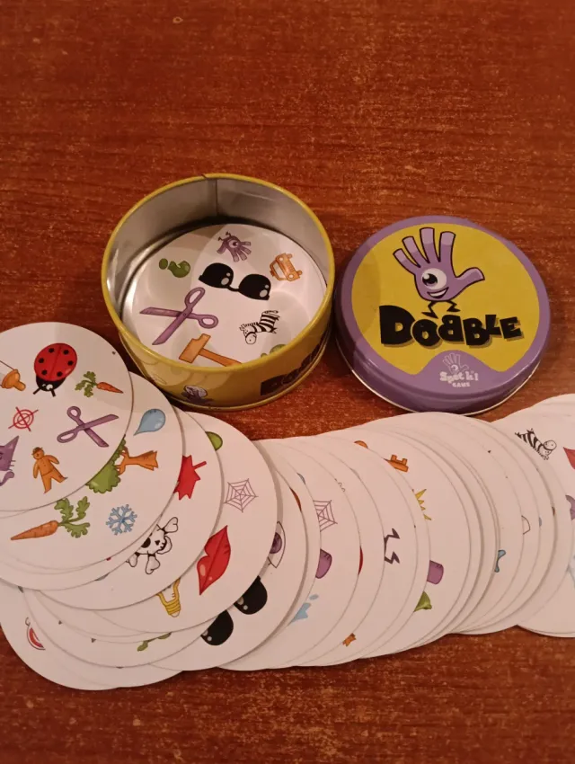 Juego de cartas Dobble