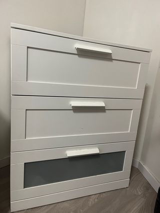 Cajonera blanca de tres cajones, 95,5cm de alto,