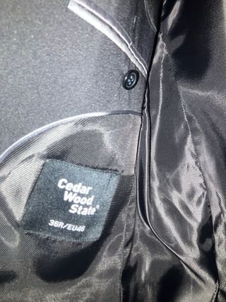 Chaqueta de vestir azul marino.