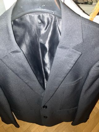 Chaqueta de vestir azul marino.