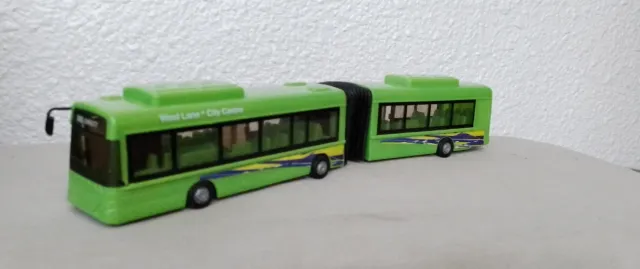 Autobus articolato giocattolo verde