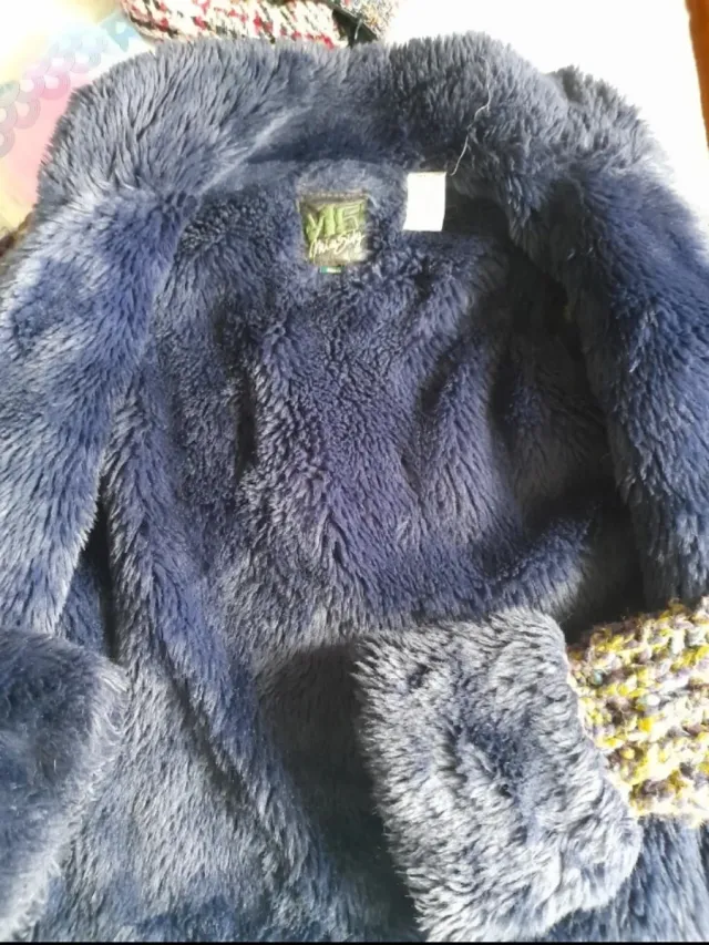 Preziosa giacca in lana con fodera in pelle viola