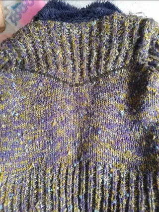 Preciosa chaqueta de lana con forro de piel morada