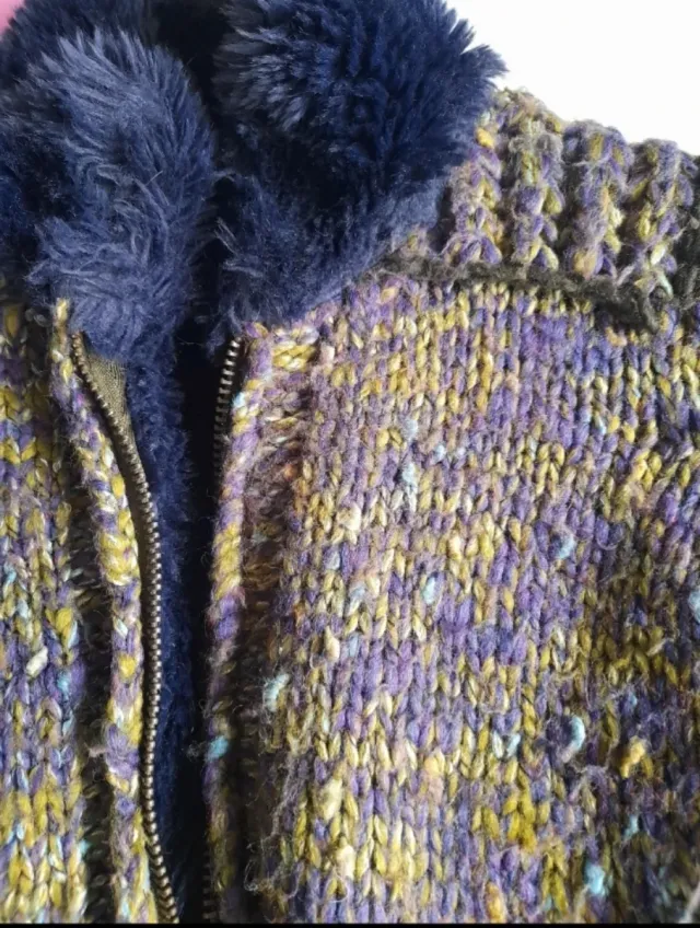 Preziosa giacca in lana con fodera in pelle viola