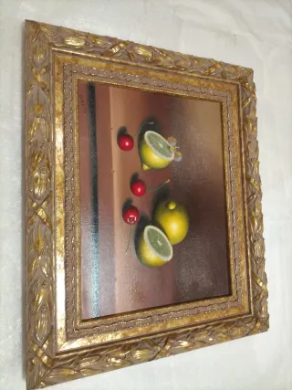 Cuadro naturaleza muerta con limones y cerezas.