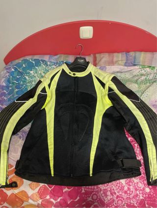 Chaqueta de moto con protecciones