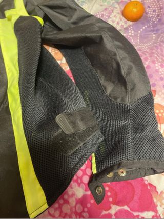 Chaqueta de moto con protecciones