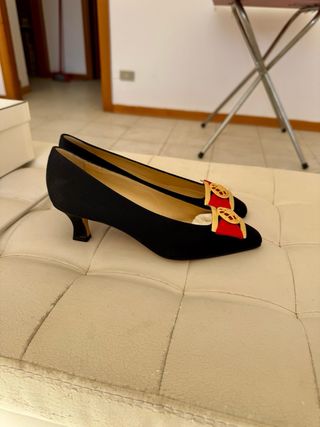 Sergio Rossi Décolleté Nere con Dettagli Oro