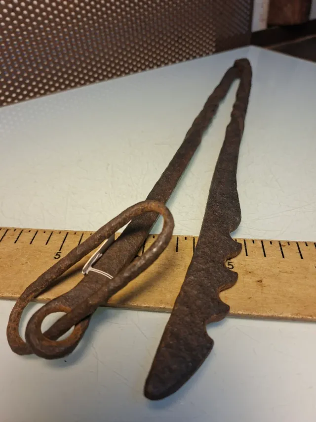 Acial antiguo forjado